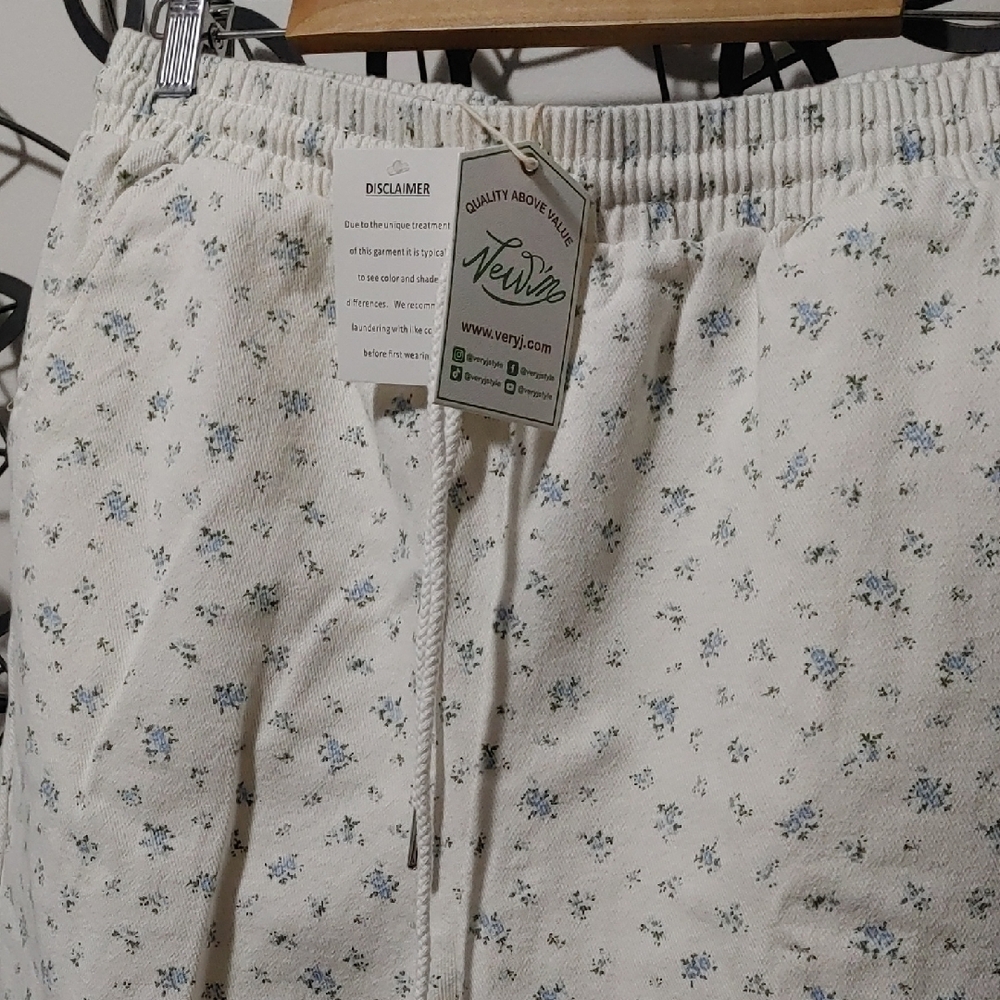 Very J White Floral Pants